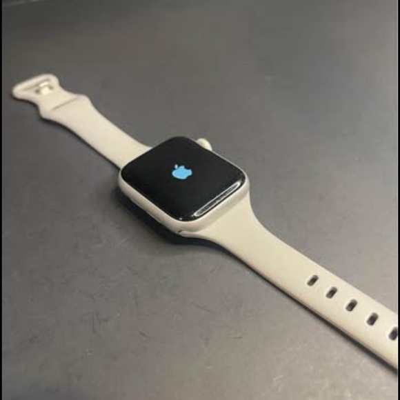 Apple watch series SE (2020) 40mm GPS and Cellular - Picture 1 of 6